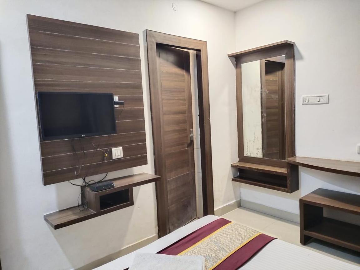 Hotel Khaleej Residency Near U S Embassy Čennai Exteriér fotografie